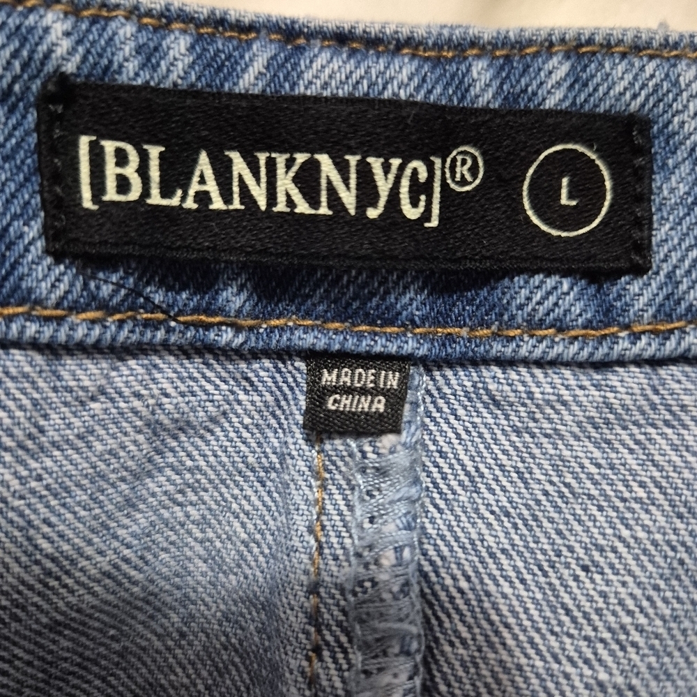 Blank NYC Blue Denim Jumpsuit with V-Neck and Tie Belt..SIZE:L - Picture 15 of 16